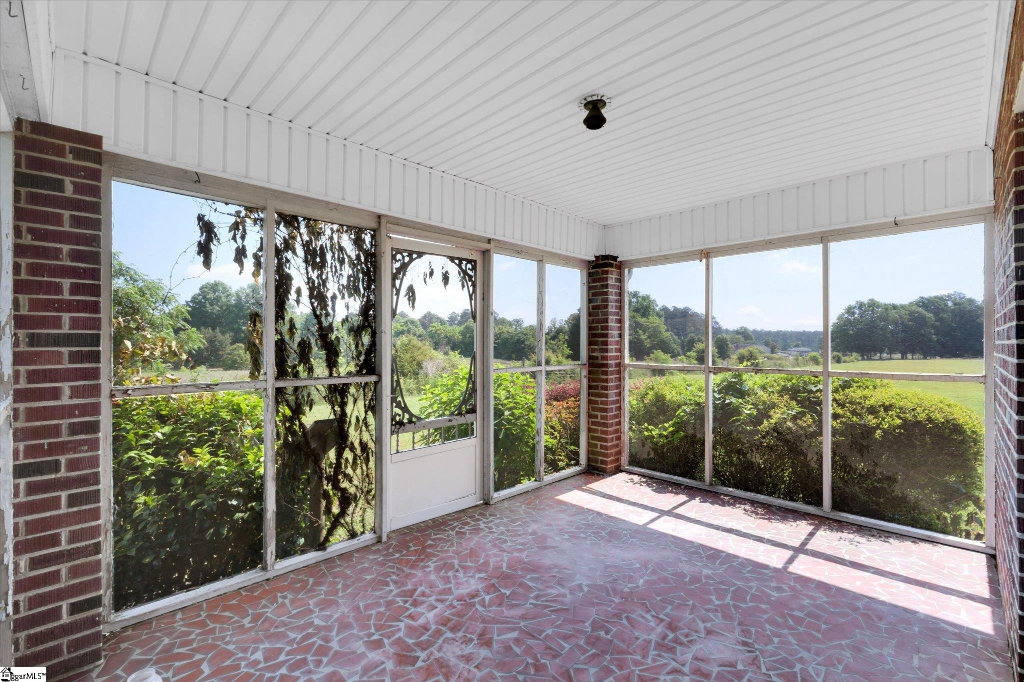 Clinton, South Carolina 29325, United States, 3 Bedrooms Bedrooms, ,2 BathroomsBathrooms,Residential,Pending,127902