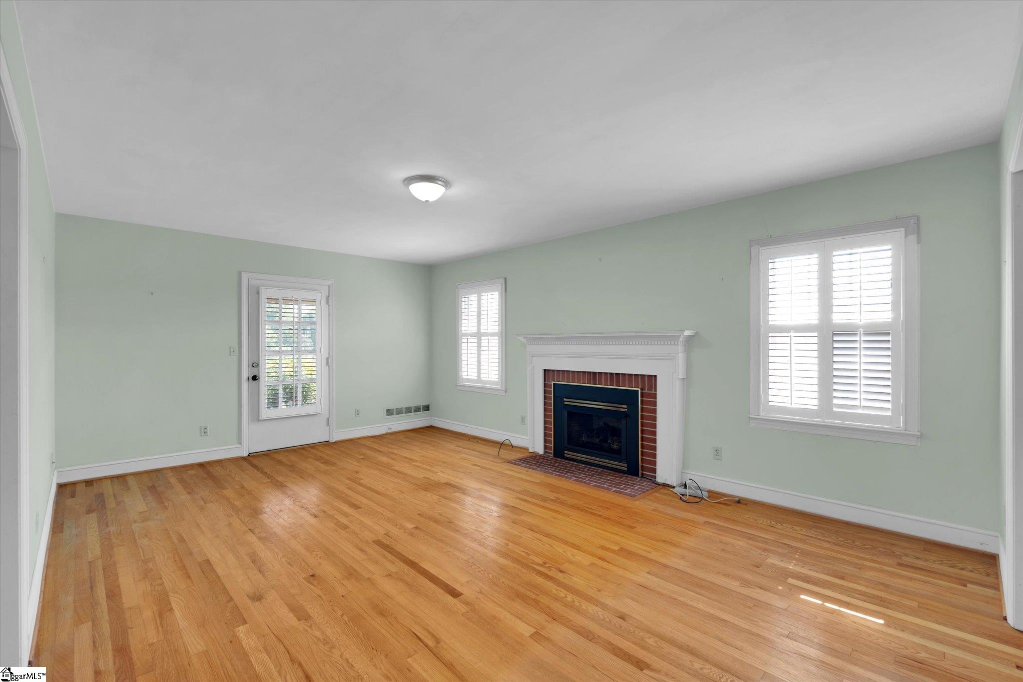 Clinton, South Carolina 29325, United States, 3 Bedrooms Bedrooms, ,2 BathroomsBathrooms,Residential,Pending,127902