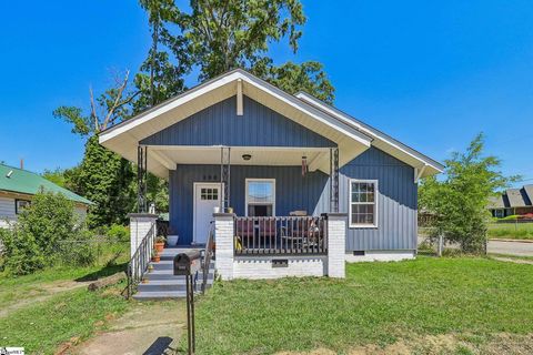 Photo of 200 Jefferson Street, Clinton, SC 29325 (MLS # 1589576)