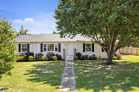 Photo of 320 Mitchell Road, Greenville, SC 29615 (MLS # 1591676)