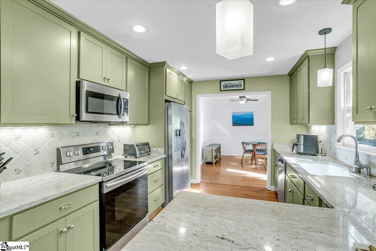 Taylors, South Carolina 29687, United States, 3 Bedrooms Bedrooms, ,3 BathroomsBathrooms,Residential,Active,233899