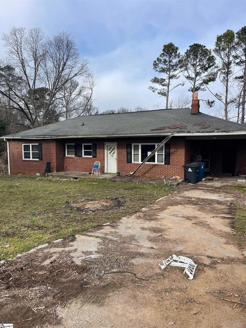 Photo of 4 Oak Street, Ware Shoals, SC 29692 (MLS # 1580443)