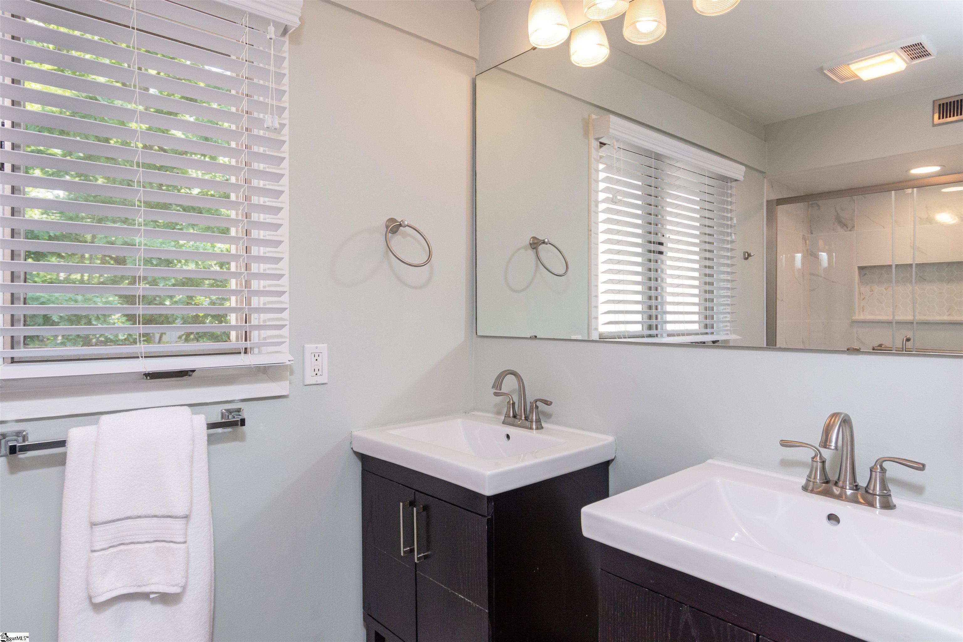 Greenville, South Carolina 29615, United States, 2 Bedrooms Bedrooms, ,3 BathroomsBathrooms,Residential,Active,205739