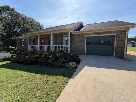 Photo of 103 N Johnson Street, Landrum, SC 29356 (MLS # 1603781)