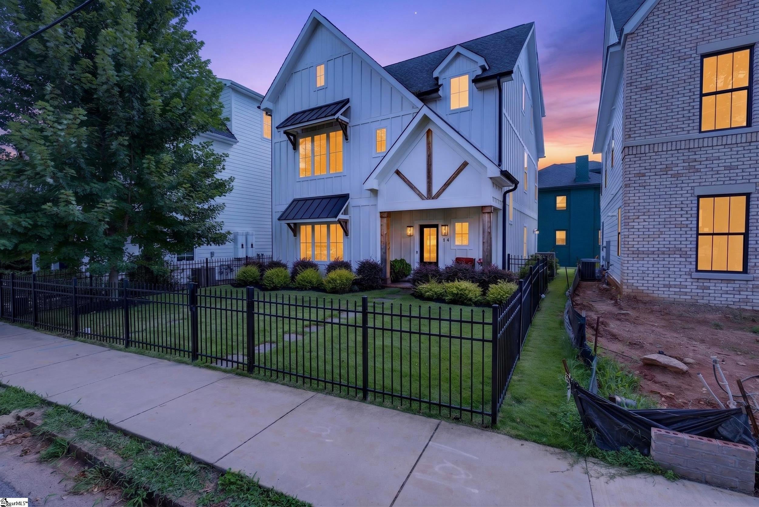 14 Perry Avenue