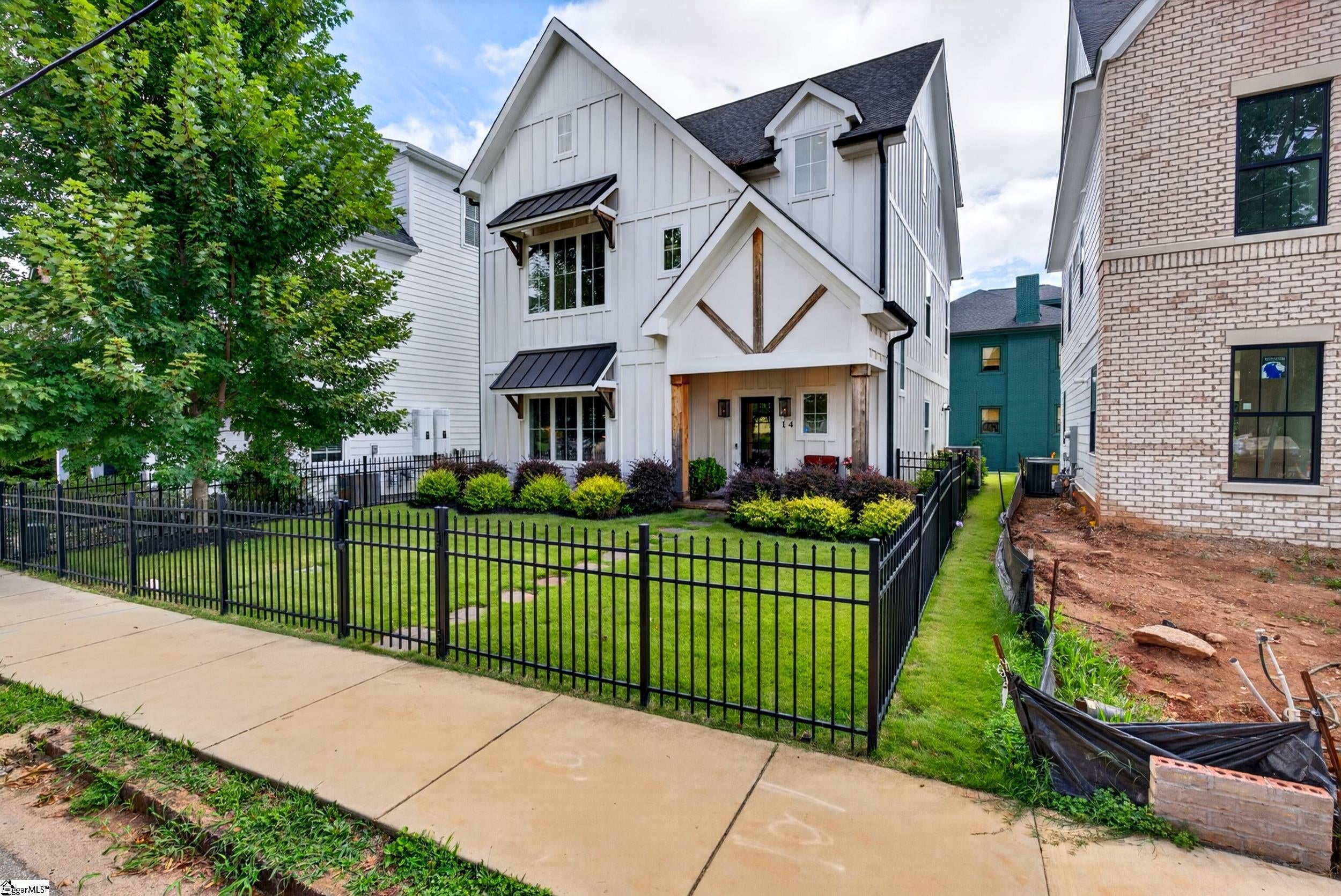 14 Perry Avenue