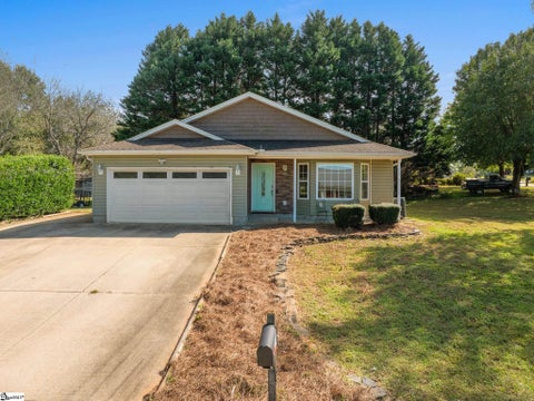 Photo of 400 Panther Court, Greer, SC 29651 (MLS # 1606288)