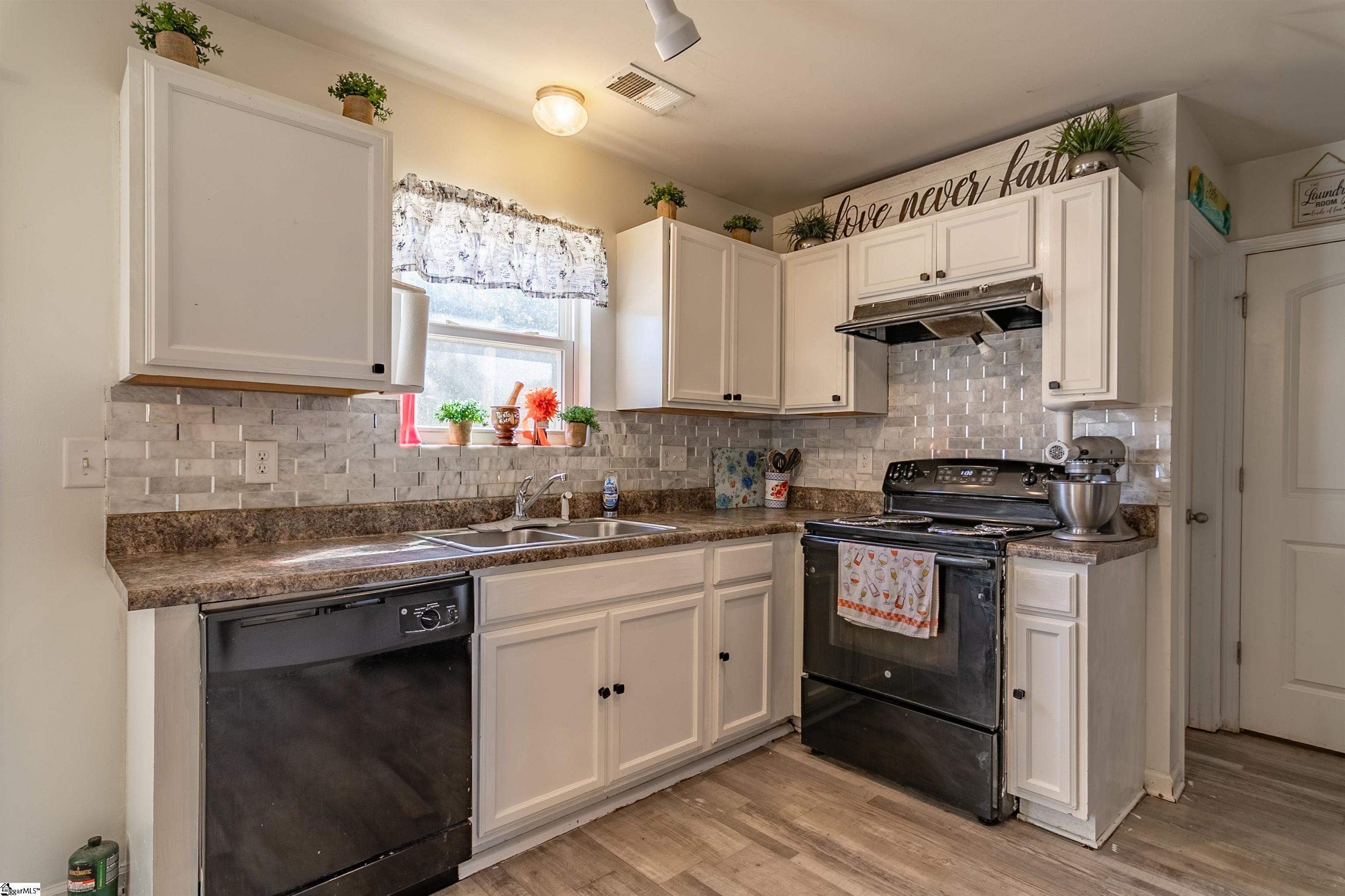 Anderson, South Carolina 29624, United States, 3 Bedrooms Bedrooms, ,3 BathroomsBathrooms,Residential,Active,246966