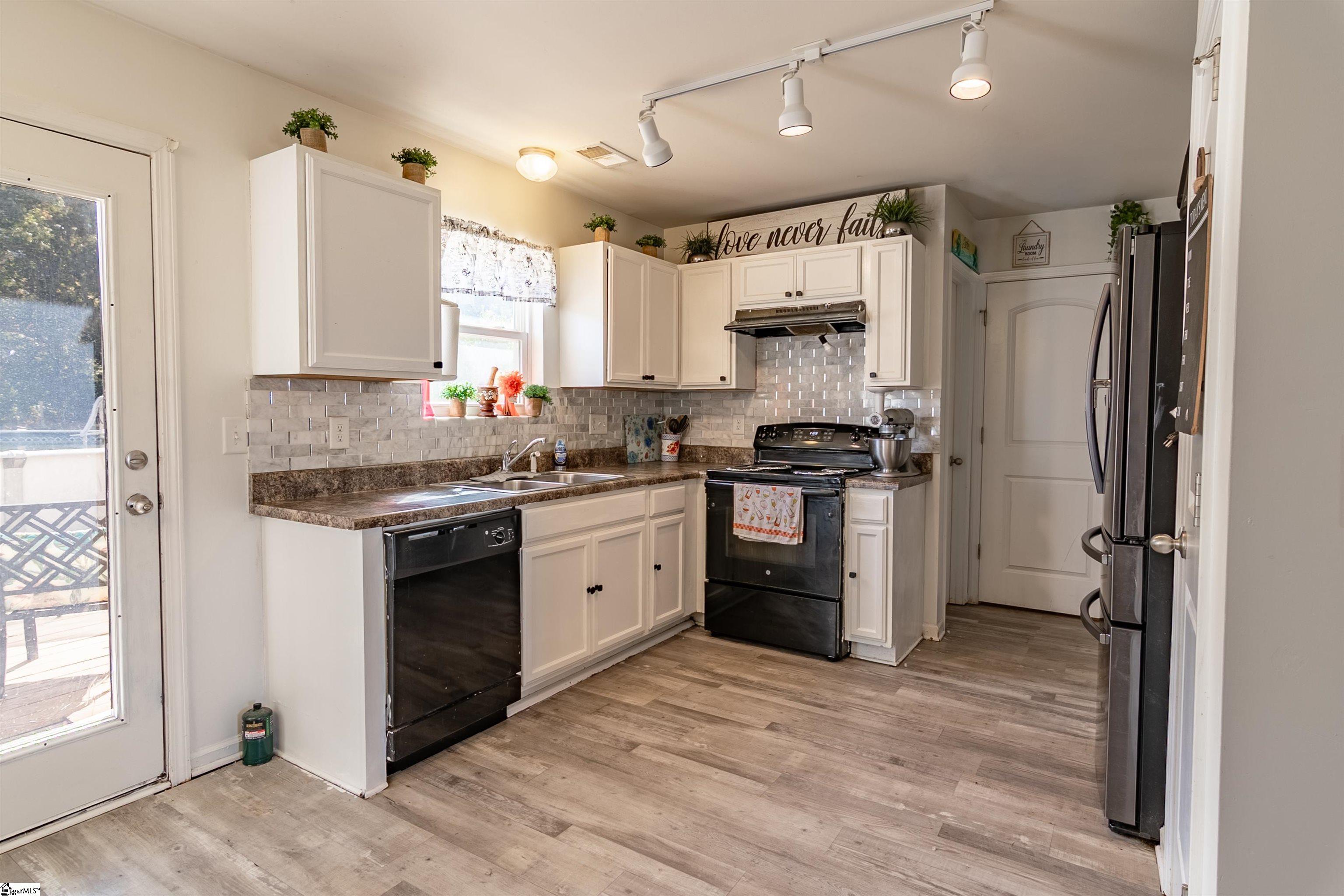 Anderson, South Carolina 29624, United States, 3 Bedrooms Bedrooms, ,3 BathroomsBathrooms,Residential,Active,246966