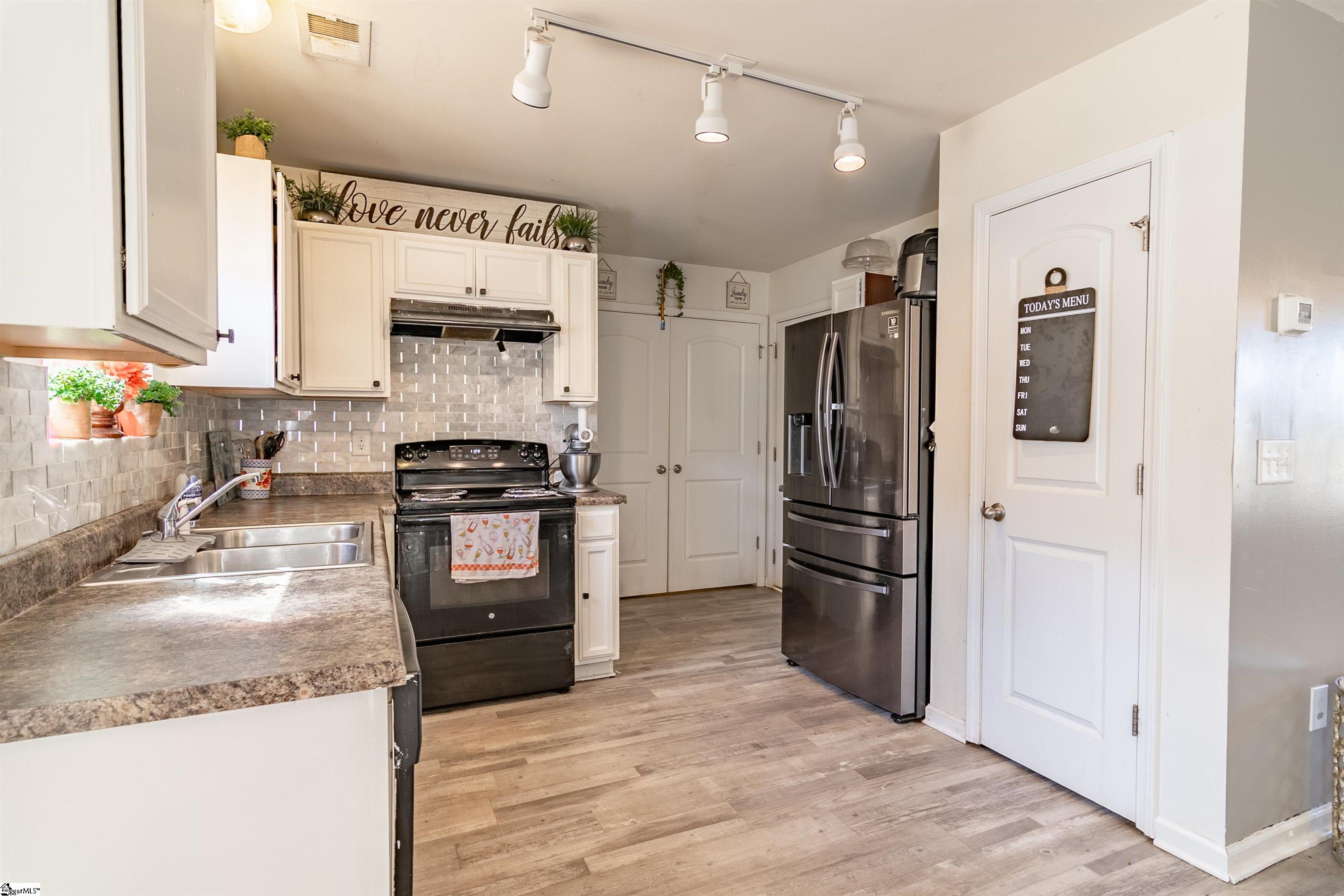 Anderson, South Carolina 29624, United States, 3 Bedrooms Bedrooms, ,3 BathroomsBathrooms,Residential,Active,246966