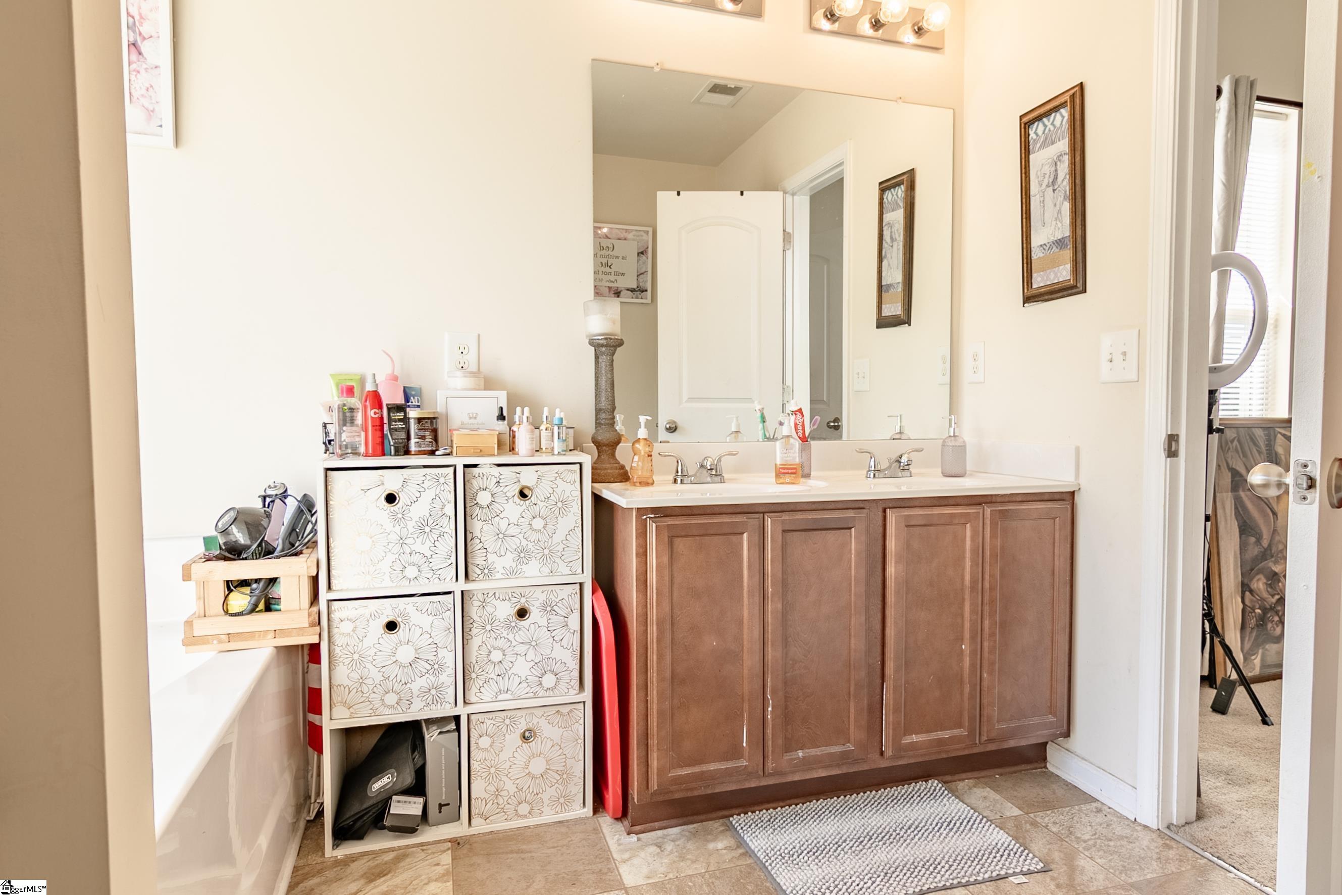 Anderson, South Carolina 29624, United States, 3 Bedrooms Bedrooms, ,3 BathroomsBathrooms,Residential,Active,246966