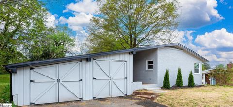 Photo of 111 E Belvedere Road, Greenville, SC 29605 (MLS # 1587114)