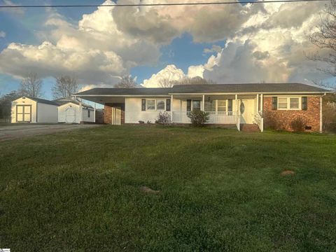 Photo of 411 Hillbrook Circle, Spartanburg, SC 29372 (MLS # 1589642)