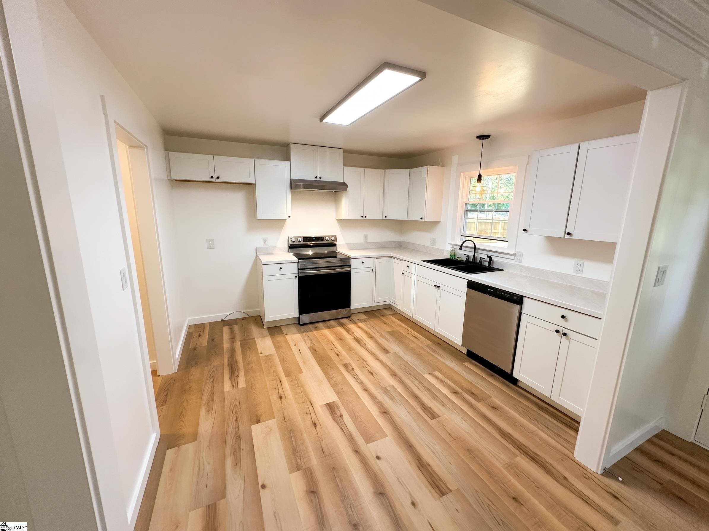 207 Laurelwood Drive