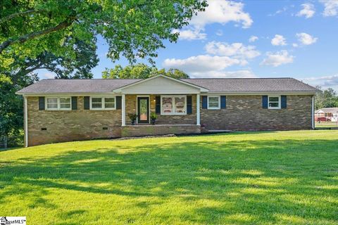 Photo of 102 Hilldale Drive, Boiling Springs, SC 29316 (MLS # 1589376)