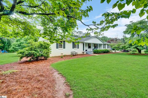 Photo of 207 Fair Place, Clinton, SC 29325 (MLS # 1593159)