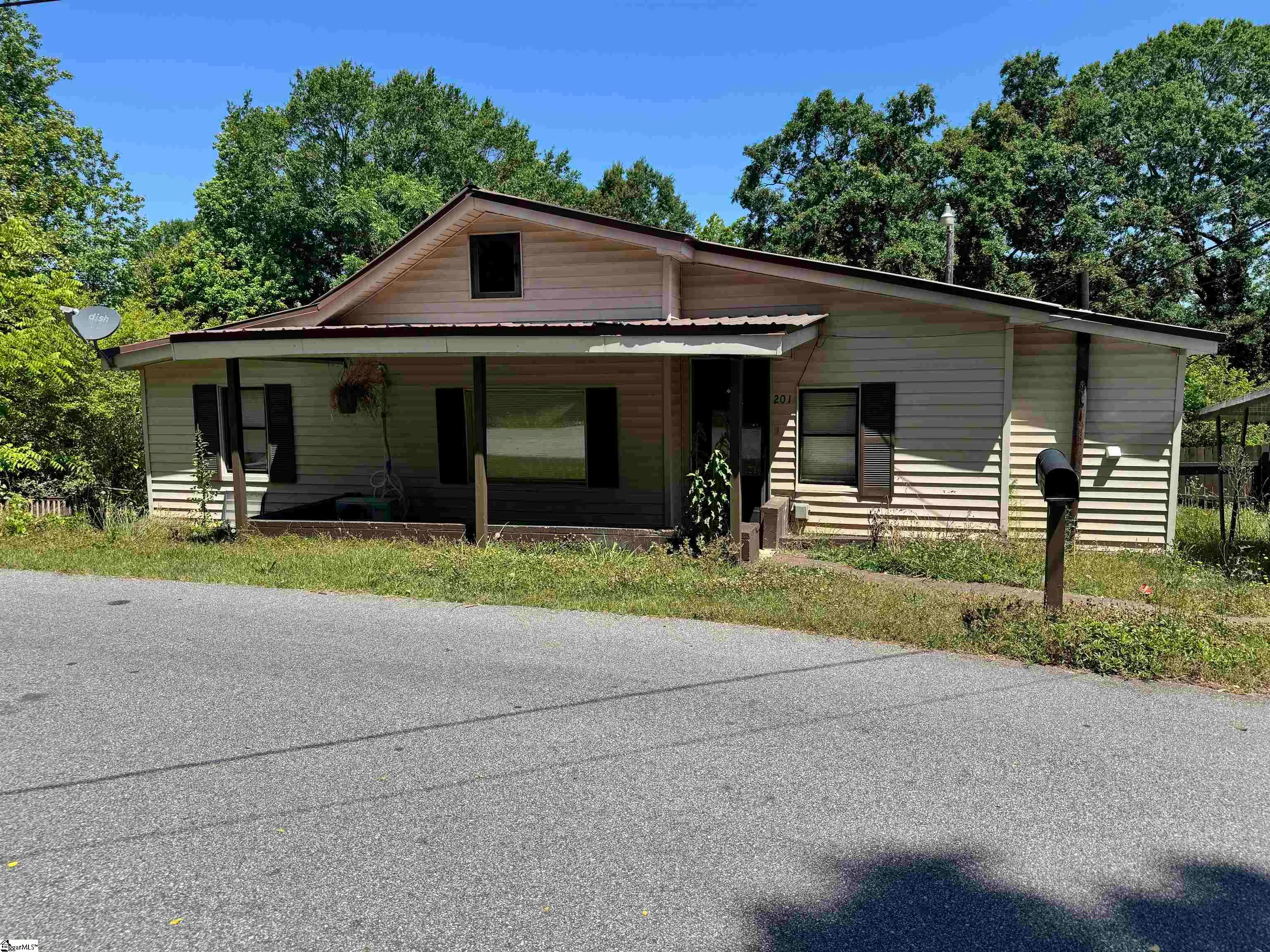 201 Hunters Court