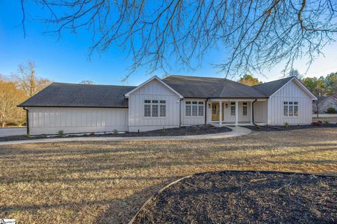 Photo of 1 Sweetbriar Court, Greer, SC 29650 (MLS # 1586233)