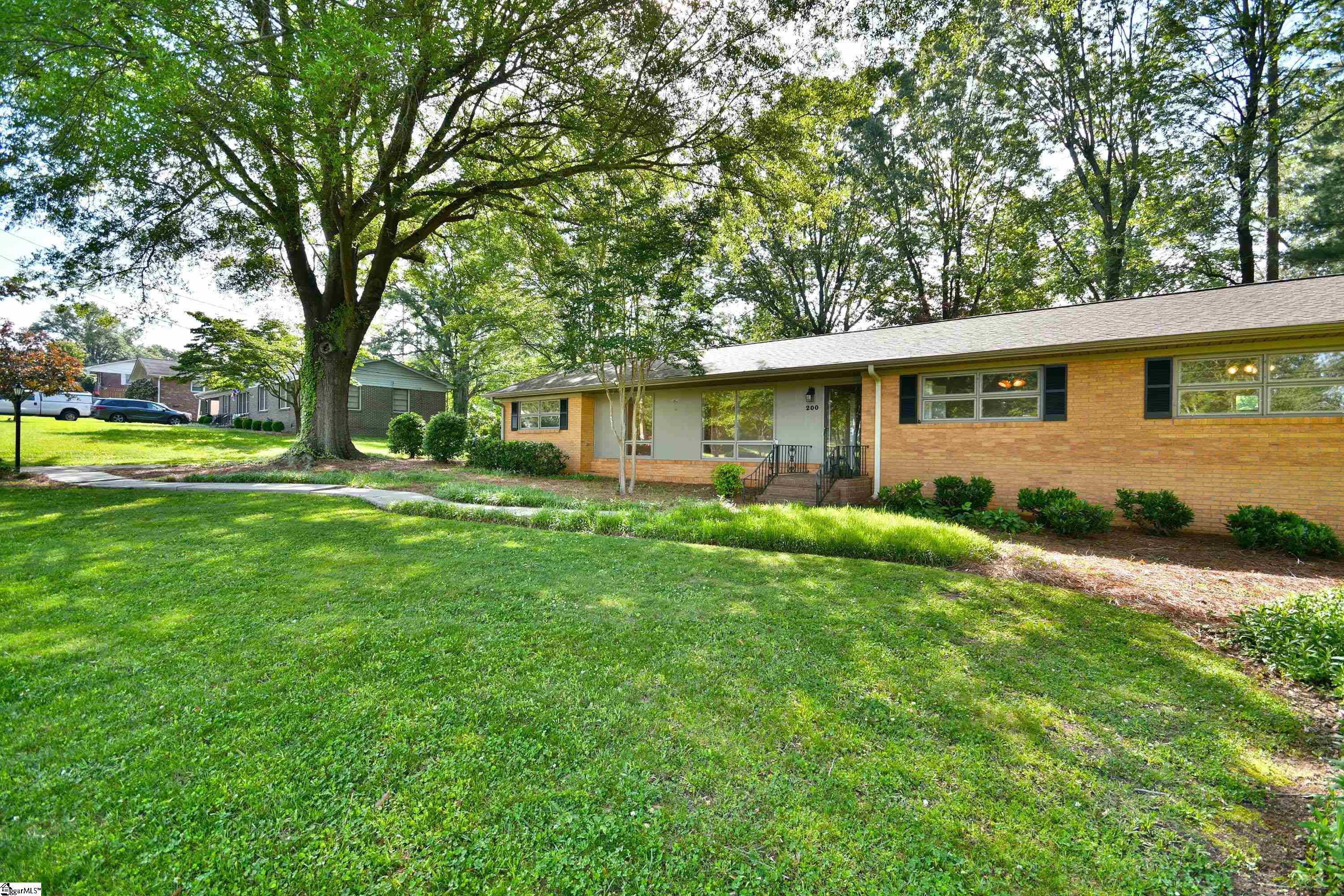 200 Lavonne Avenue
