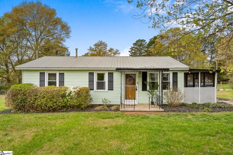 Photo of 200 Duke Street, Easley, SC 29640 (MLS # 1587045)