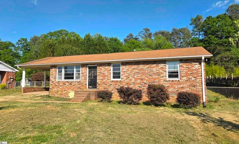 Photo of 484 Barnwell Road, Spartanburg, SC 29303 (MLS # 1589408)