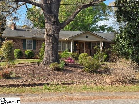 Photo of 9 Woodleigh Drive, Taylors, SC 29687 (MLS # 1588759)
