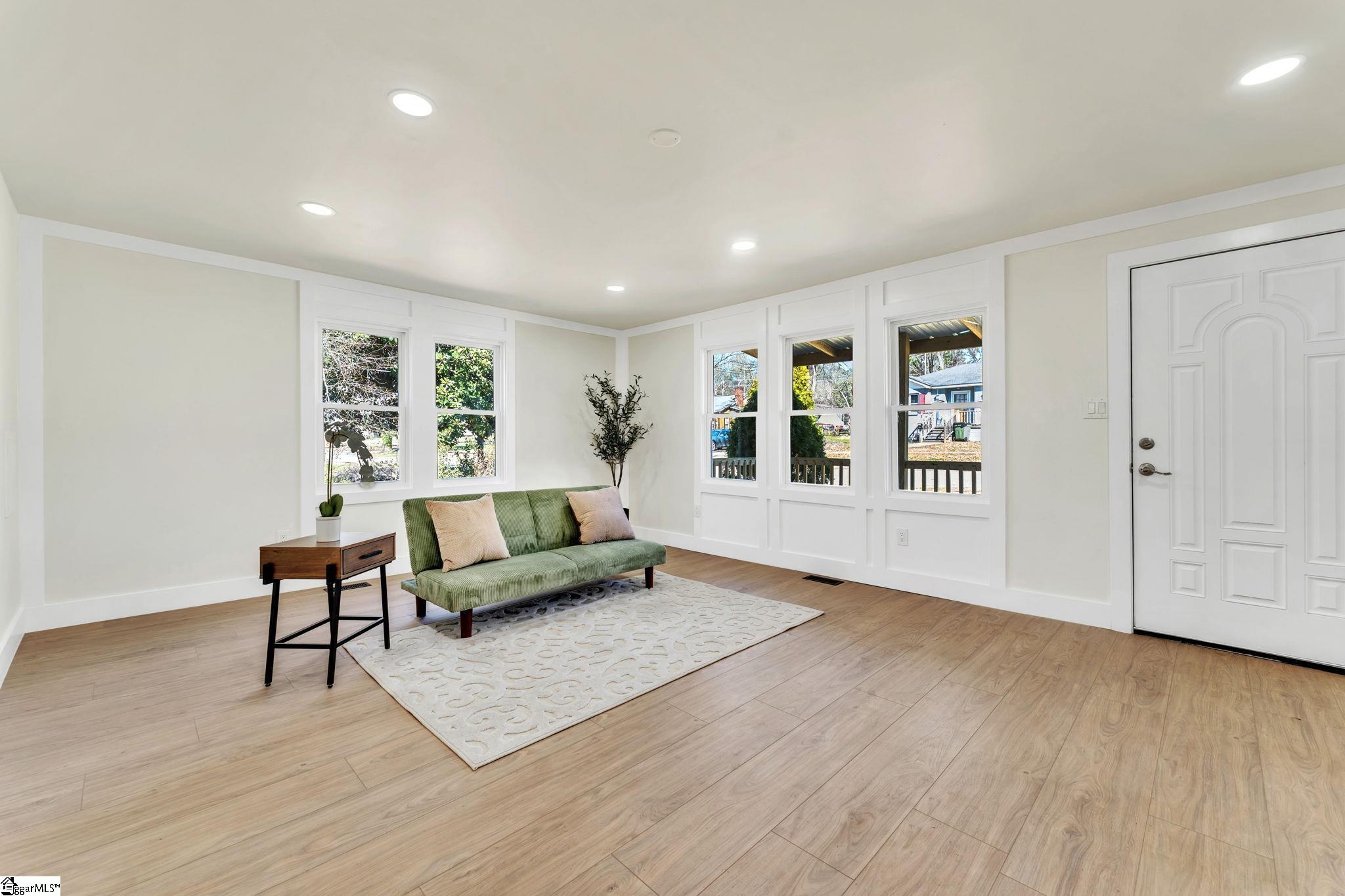 805 W Fairview Avenue