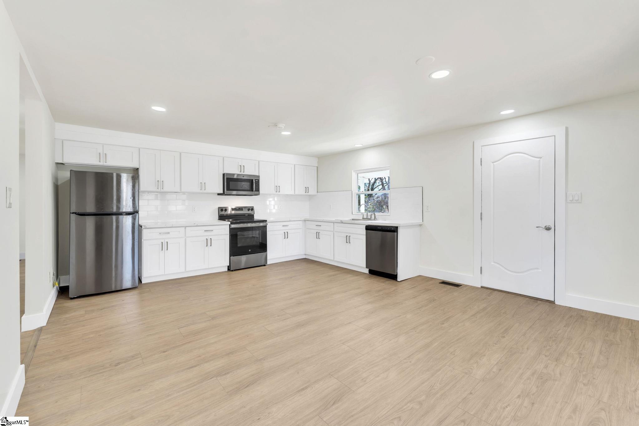 805 W Fairview Avenue