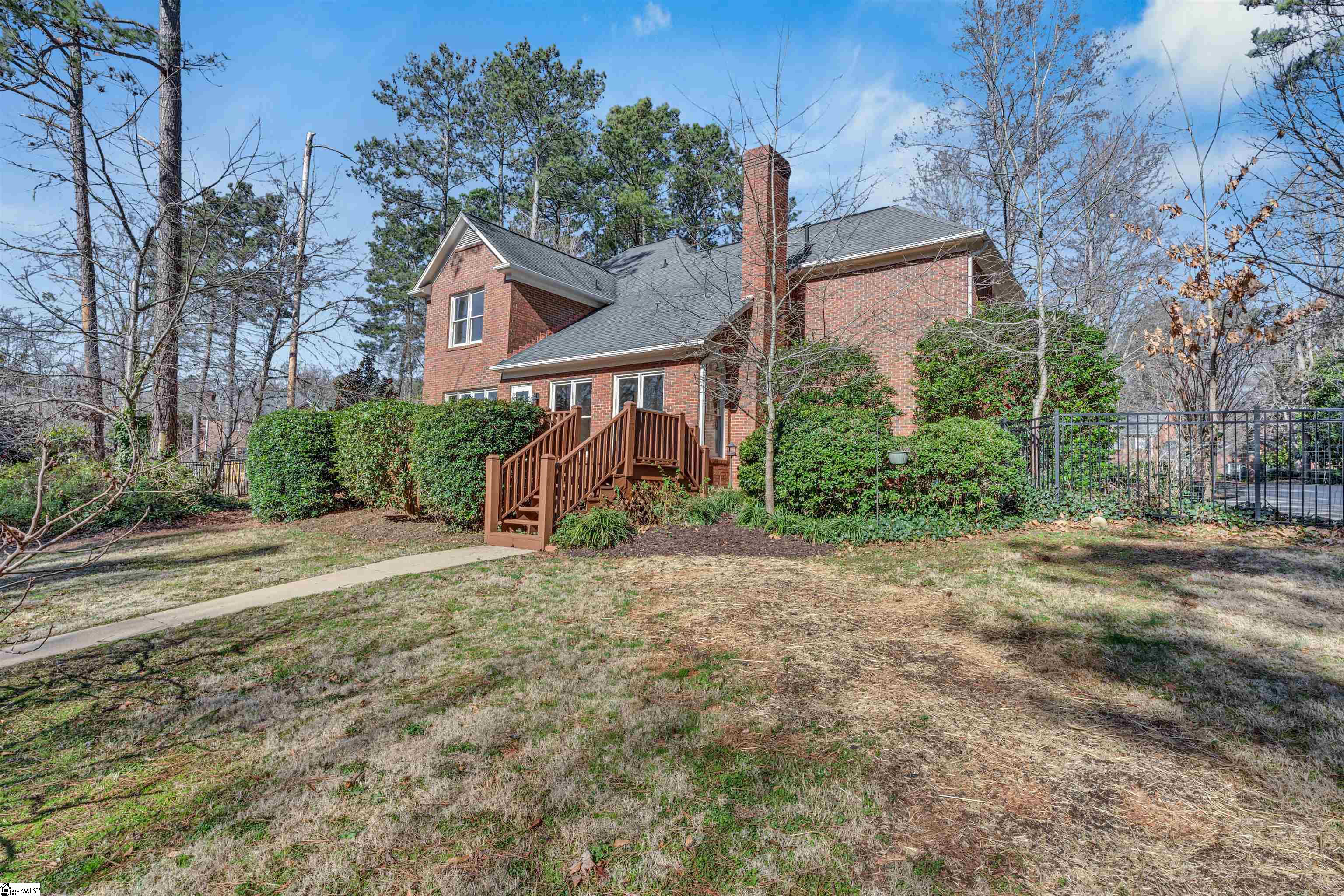 410 E Woodbury Lane