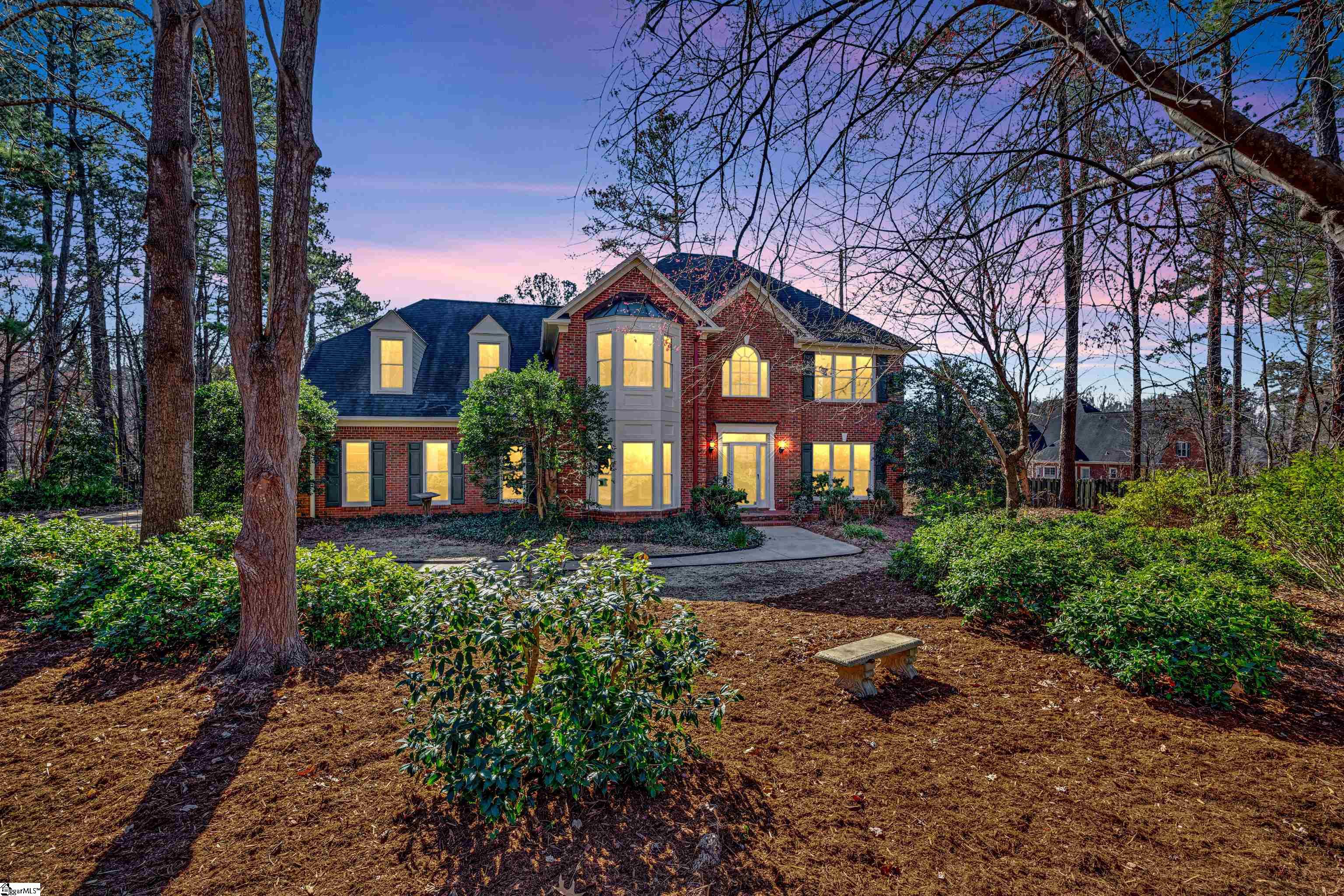 410 E Woodbury Lane