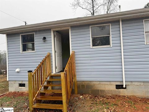 Photo of 22 Stevens Street, Laurens, SC 29360 (MLS # 1587275)