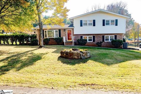 Photo of 108 Meadow Lane, Liberty, SC 29657 (MLS # 1574370)