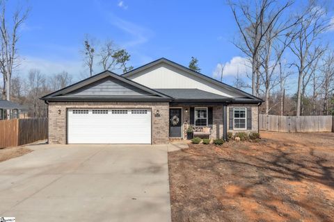 Photo of 201 Lee Drive, Chesnee, SC 29323 (MLS # 1582265)