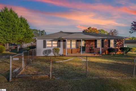 Photo of 108 Belmont Circle, Easley, SC 29642 (MLS # 1574397)