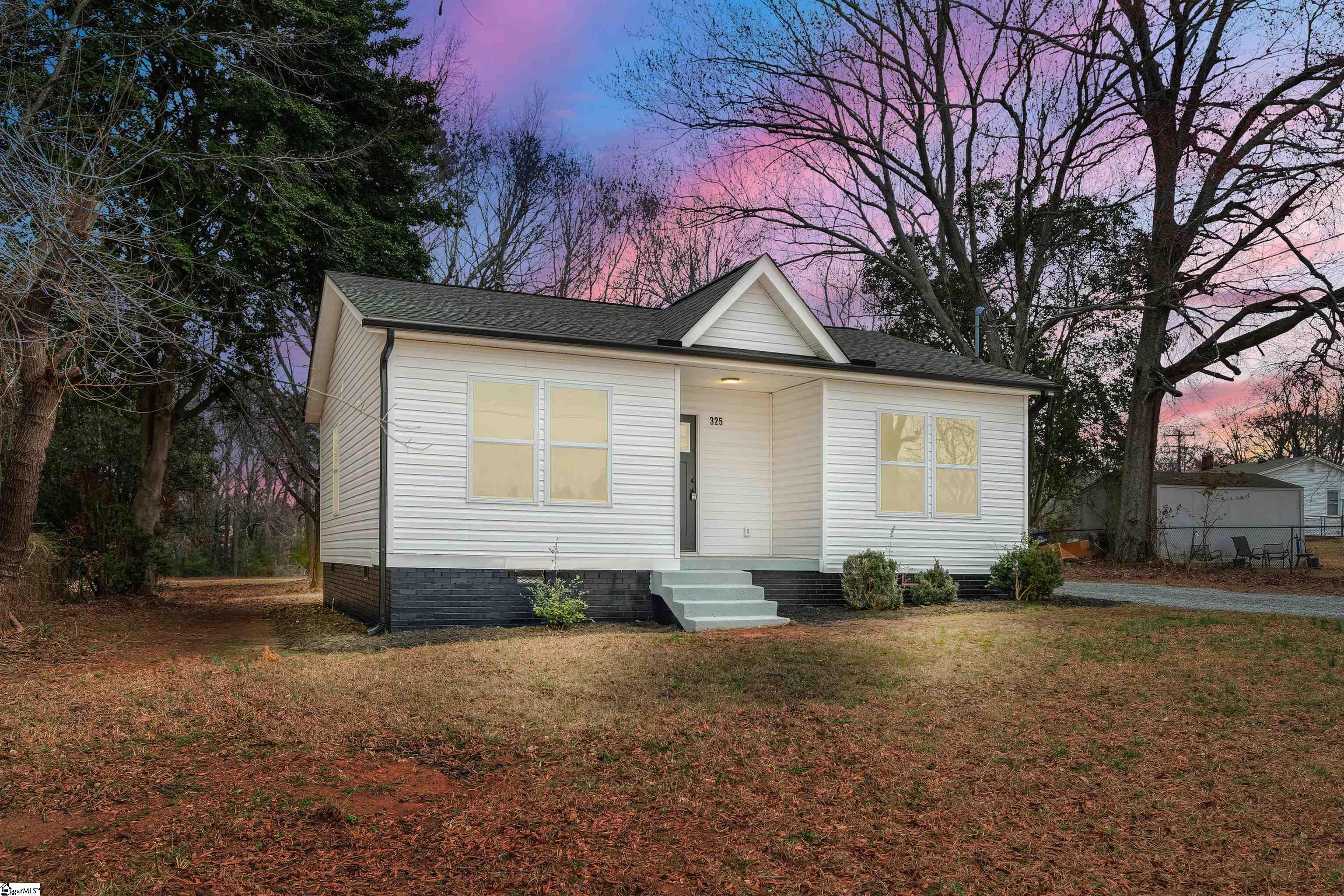 325 Hillcrest Circle