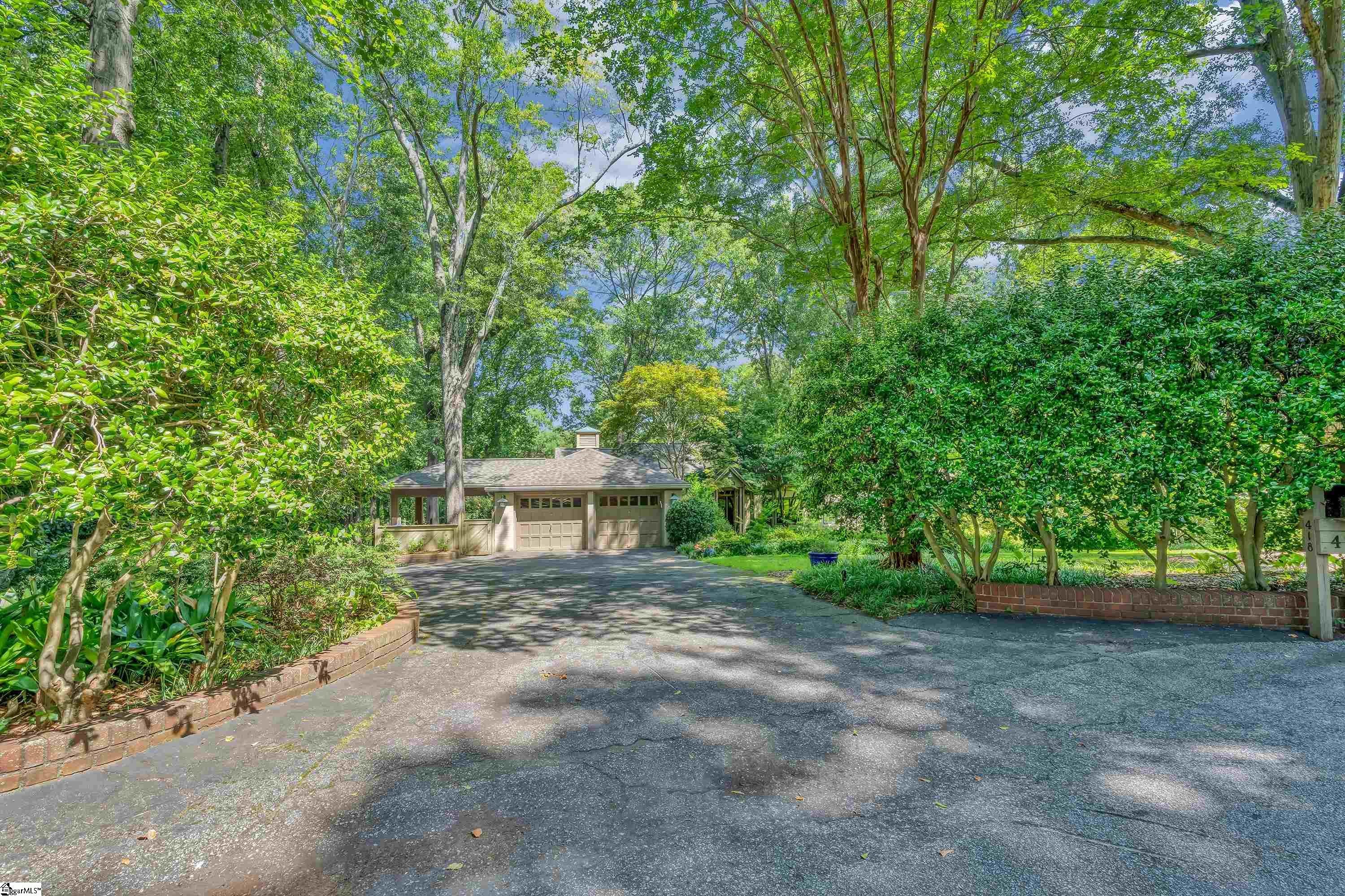418 Woodland Way