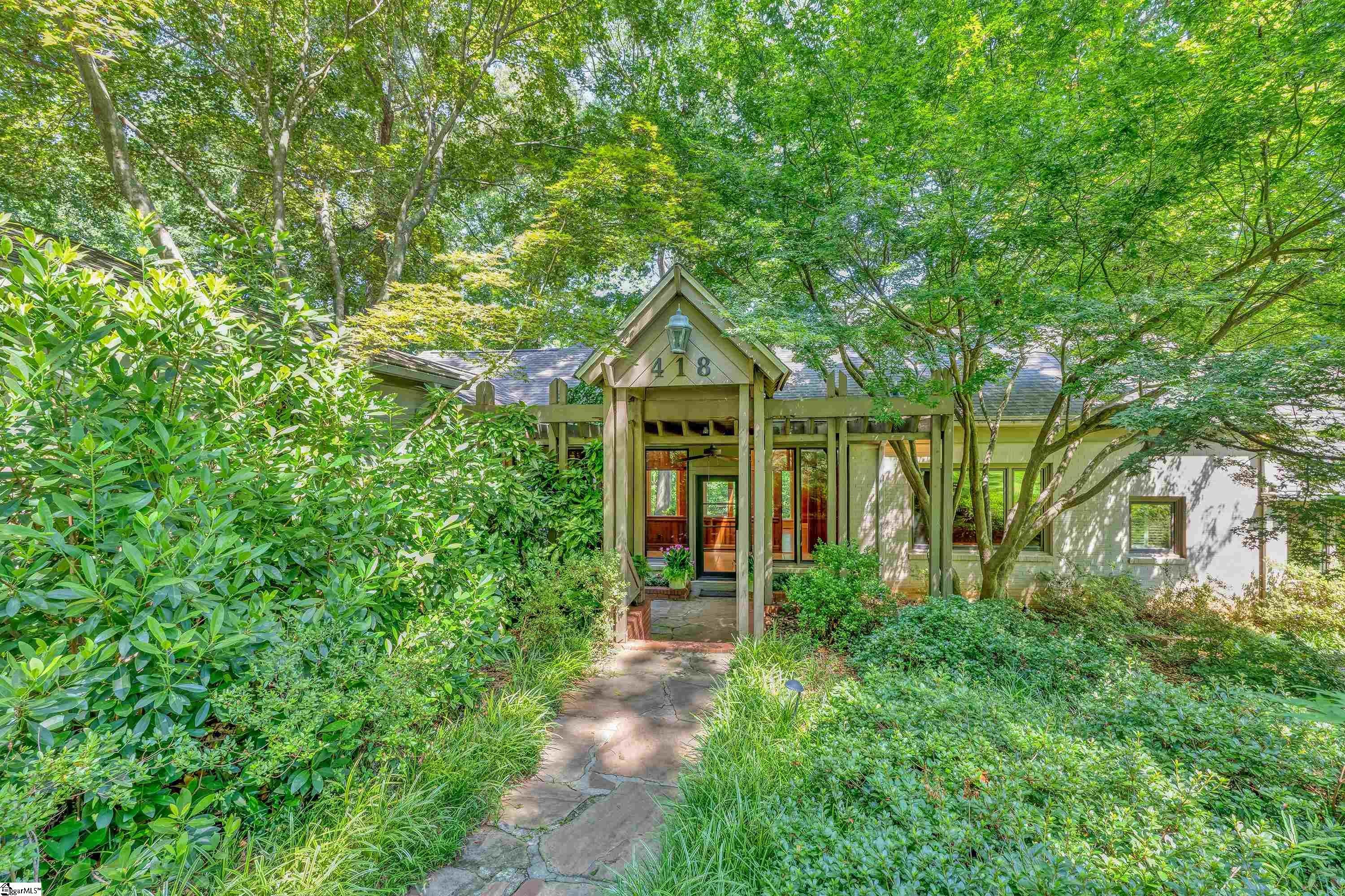 418 Woodland Way