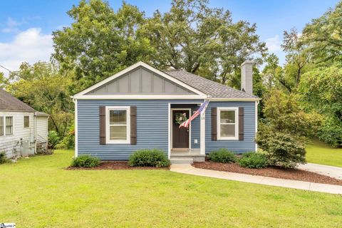 Photo of 13 Brookway Drive, Greenville, SC 29605 (MLS # 1572267)