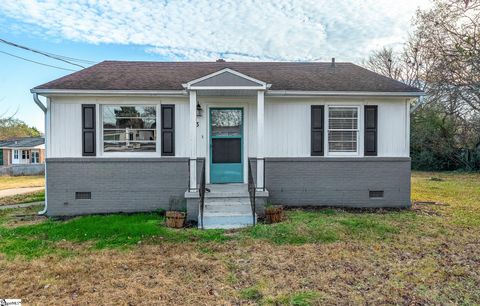 Photo of 43 N Acres Drive, Greenville, SC 29609 (MLS # 1578392)