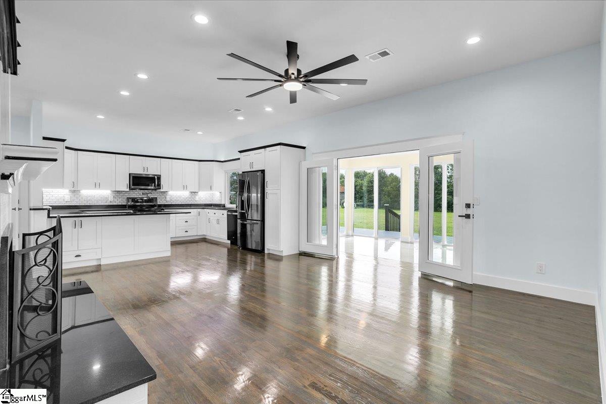 Taylors, South Carolina 29687, United States, 4 Bedrooms Bedrooms, ,3 BathroomsBathrooms,Residential,Active,200836