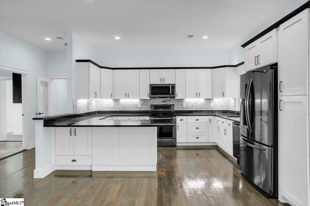 Taylors, South Carolina 29687, United States, 4 Bedrooms Bedrooms, ,3 BathroomsBathrooms,Residential,Active,200836