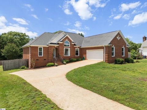 Photo of 221 Sharon Drive, Greer, SC 29651 (MLS # 1593139)