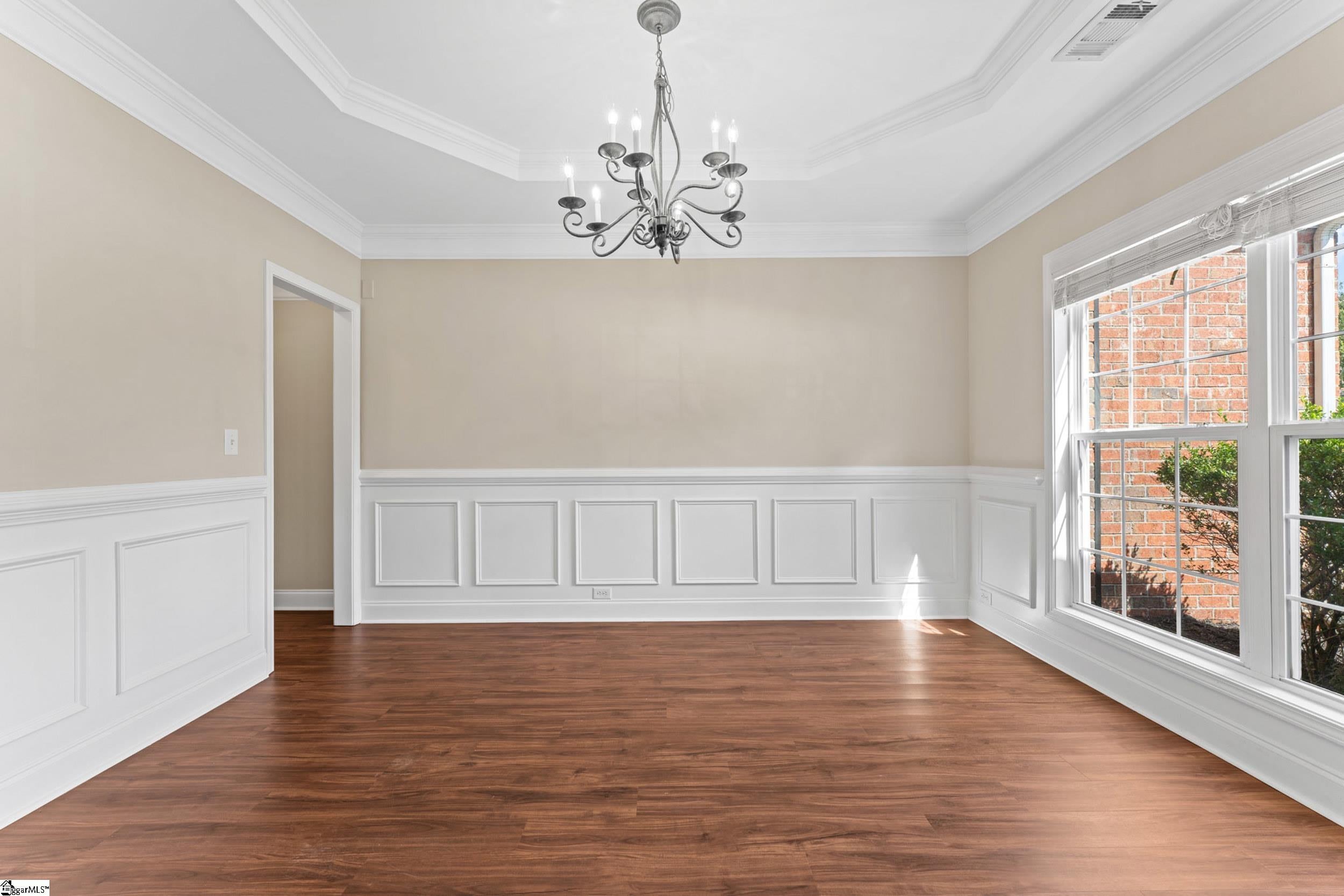 300 Roanoke Way