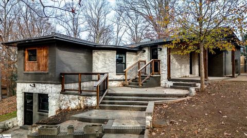 Photo of 19 Granada Drive, Greenville, SC 29605 (MLS # 1576863)