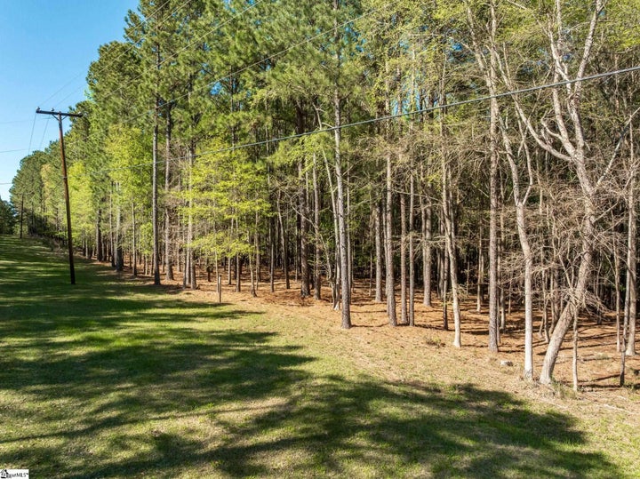 Photo 1 of 32 — 201 Peninsula Drive, Prosperity, SC 29070