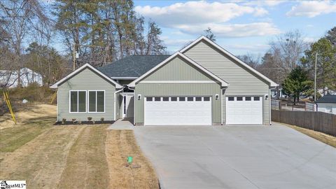 Photo of 104 Wood Road, Taylors, SC 29687 (MLS # 1582107)