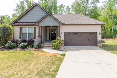 Photo of 409 Trillium Creek Court, Travelers Rest, SC 29690 (MLS # 1588077)