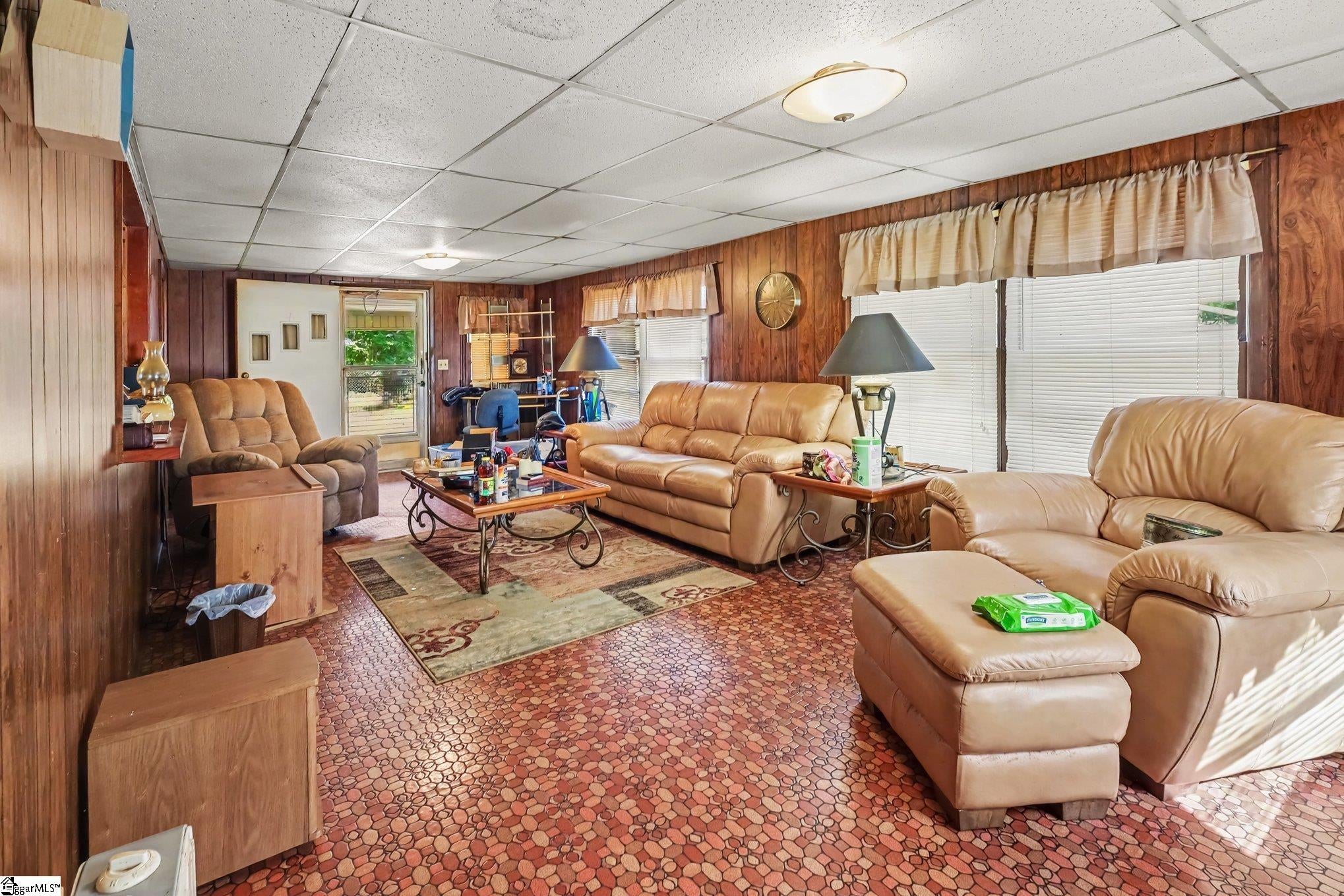 660 Neighborhood Road