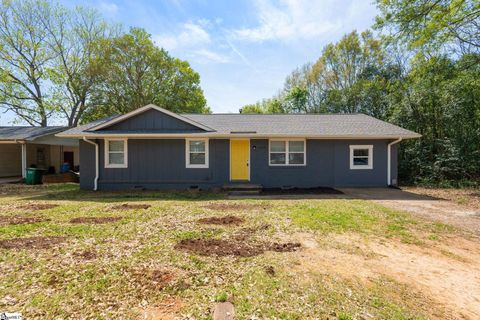 Photo of 1919 El Camino Real Road, Spartanburg, SC 29301 (MLS # 1587561)