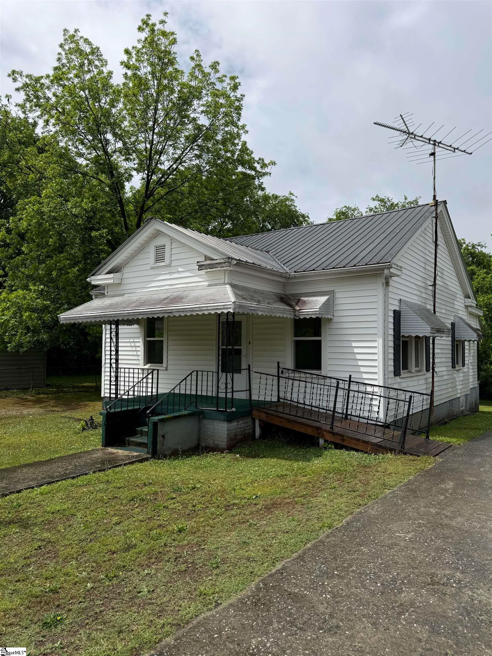 550 Leaman Avenue, Whitmire, SC, 29178